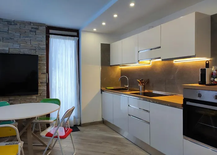 Aqua - Very In & Out Cir 0436 بيريوِل تْشيرفينيا