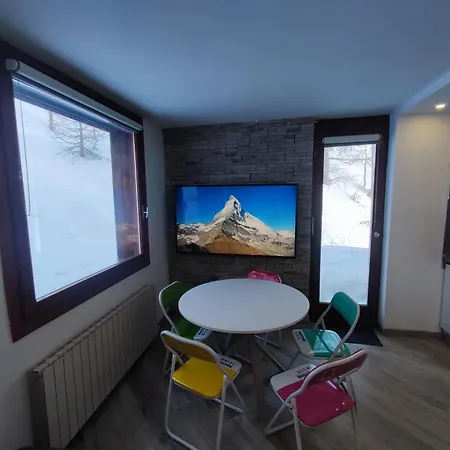 Aqua - Very In & Out Cir 0436 بيريوِل تْشيرفينيا